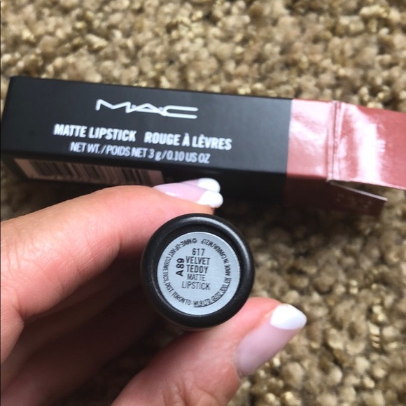 NWB Velvet Teddy Lipstick - Picture 4 of 4